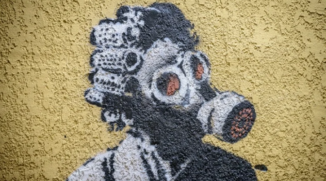 Графіті Бенксі офіційно виставили у Києво-Печерській лаврі