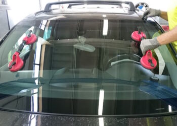 Установка автостекла