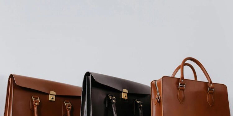 ибрати модну чоловічу сумку