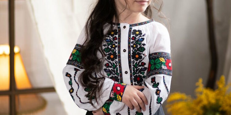Вишиванка для юної модниці: гід з вибору