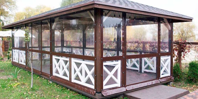 М'які вікна в альтанці