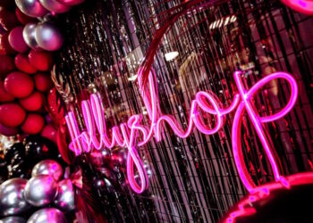 Стильные неоновые вывески помогают выигрывать в борьбе с конкурентами