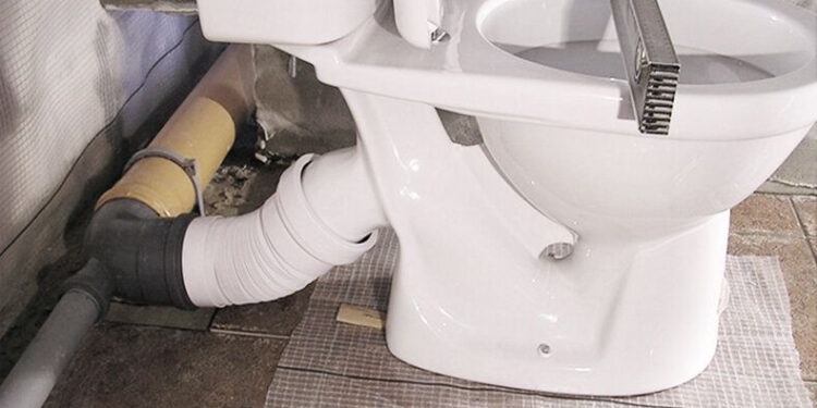 Установка или ремонт унитаза: профессиональный подход