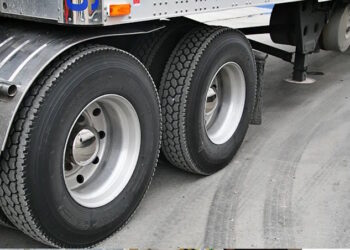 Які шини підібрати для вантажного автомобіля