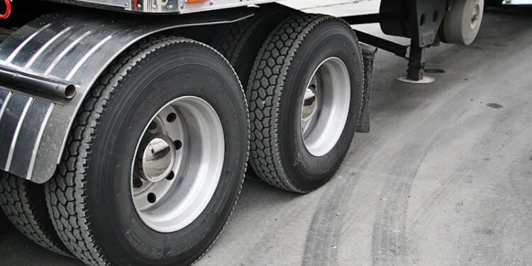Які шини підібрати для вантажного автомобіля
