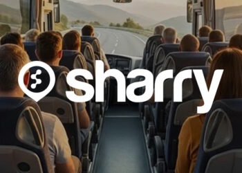назва компанії Sharry на фоні салона автобусу, в якому сидять люди