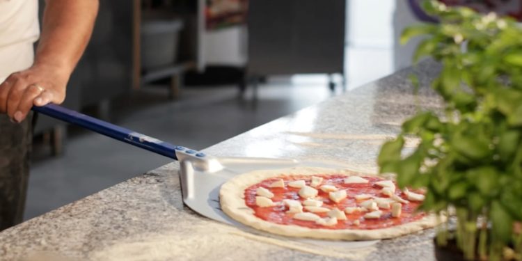 Як обрати лопату для піци
