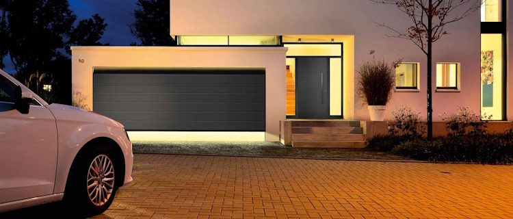 Секційні ворота