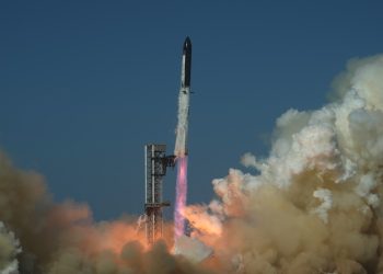 Ракетна система SpaceX Starship перед запуском